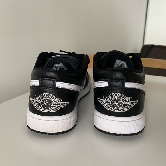 Nike Air Jordan 1 Low (US 11 W, US 9.5 M) - Picture 6 of 8